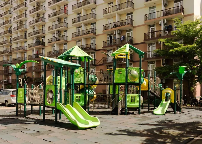 Aparthotel Close To Airport With Balcony And Pool Access